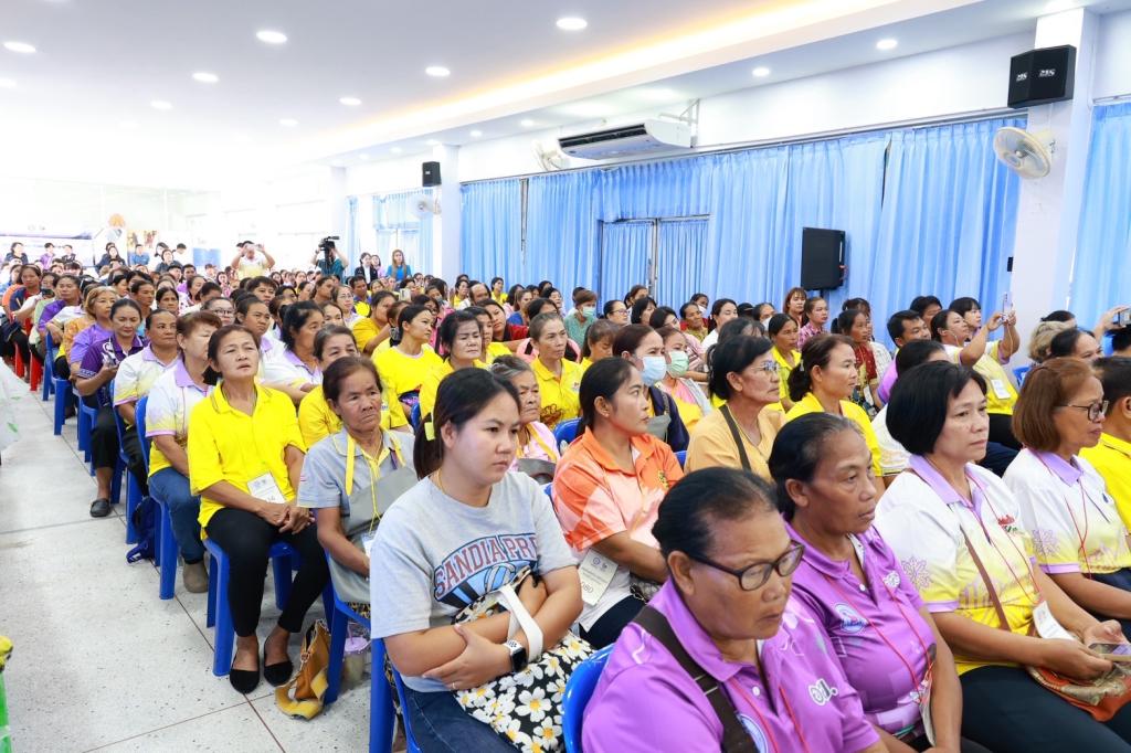 “รมว.เอกนัฏ” ลงพื้นที่ ชื่นชม “ดีพร้อม” ยกระดับ ศก.ฐานราก จังหวัดนครสวรรค์ ดึงวัตถุดิบท้องถิ่น ต่อยอดสร้างรายได้ให้ชุมชน