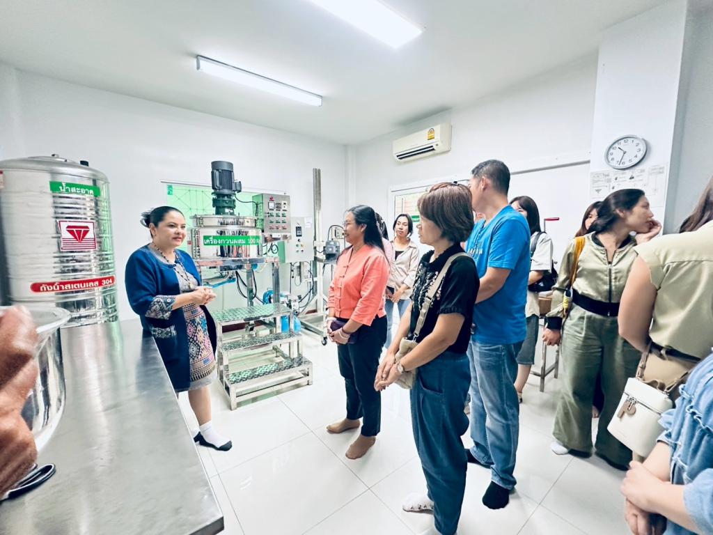 โครงการสัมมนาและศึกษาดูงาน เรื่อง การพัฒนาประสิทธิภาพบุคลากรสู่ความสำเร็จ ดีพร้อม 3 "เปลี่ยนคนขี้อาย เป็นนักพูดมืออาชีพ"