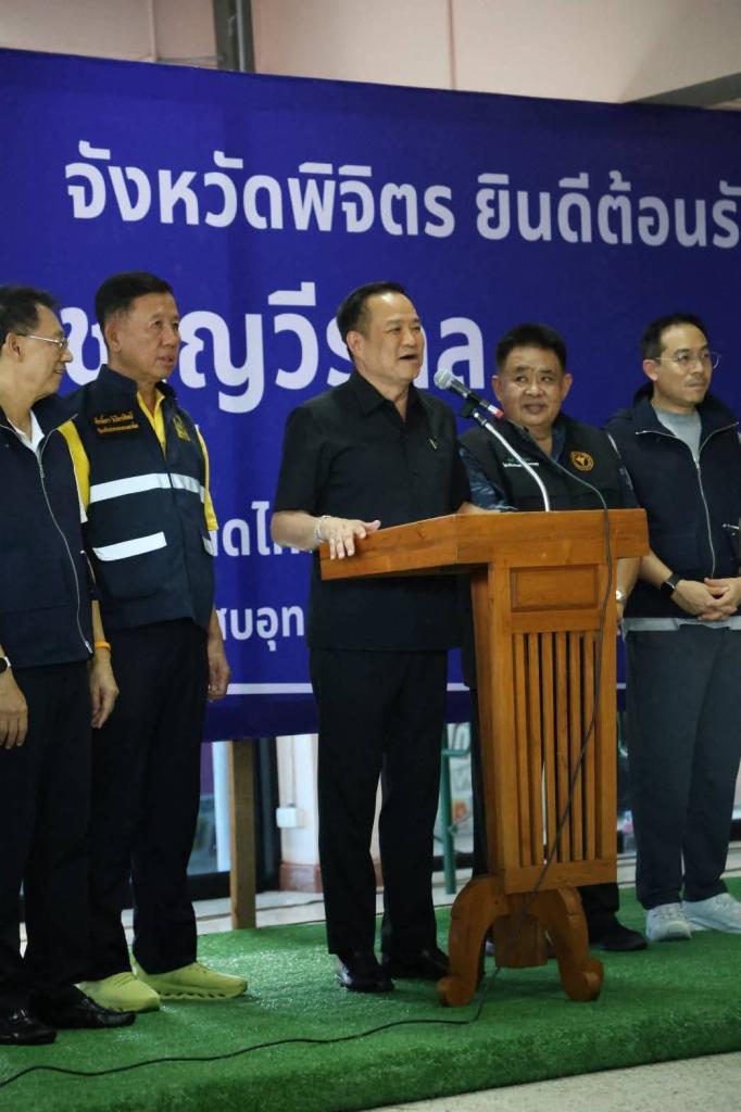 "DC3 ลงพื้นที่ให้การต้อนครับคณะท่านนายอนุทิน ชาญวีรกูล นายกรัฐมนตรีและรัฐมนตรีกระทรวงมหาดไทย"