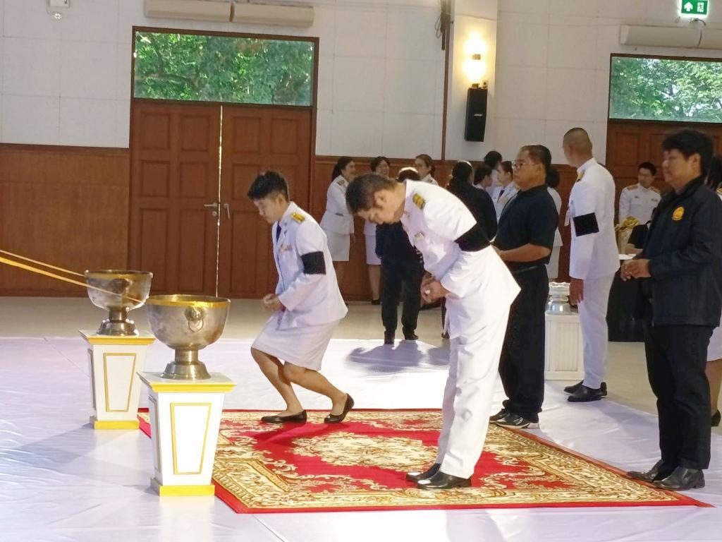 DIPROM CENTER 3 ร่วมพิธีถวายน้ำสรงพระบรมศพ เบื้องหน้าพระฉายาลักษณ์ สมเด็จพระนางเจ้าสิริกิติ์ พระบรมราชินีนาถ พระบรมราชชนนีพันปีหลวง และพิธีลงนามแสดงความไว้อาลัย