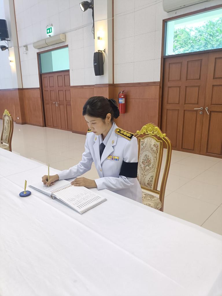 DIPROM CENTER 3 ร่วมพิธีถวายน้ำสรงพระบรมศพ เบื้องหน้าพระฉายาลักษณ์ สมเด็จพระนางเจ้าสิริกิติ์ พระบรมราชินีนาถ พระบรมราชชนนีพันปีหลวง และพิธีลงนามแสดงความไว้อาลัย