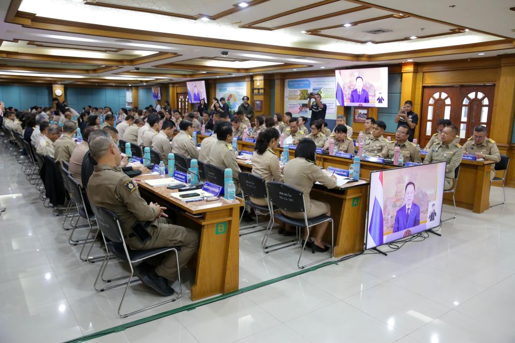 ผู้อำนวยการศูนย์ส่งเสริมอุตสาหกรรมภาคที่ 3 เข้าร่วมประชุมคณะกรมการจังหวัดและหัวหน้าส่วนราชการจังหวัดพิจิตร