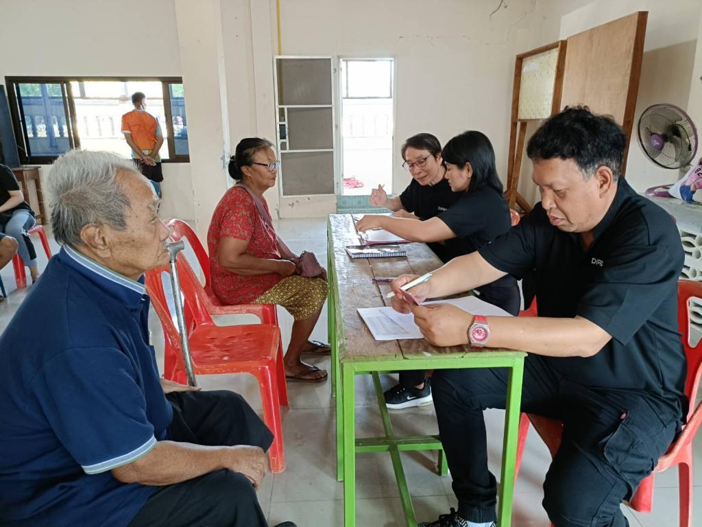 "พิจิตร พ้นจน"