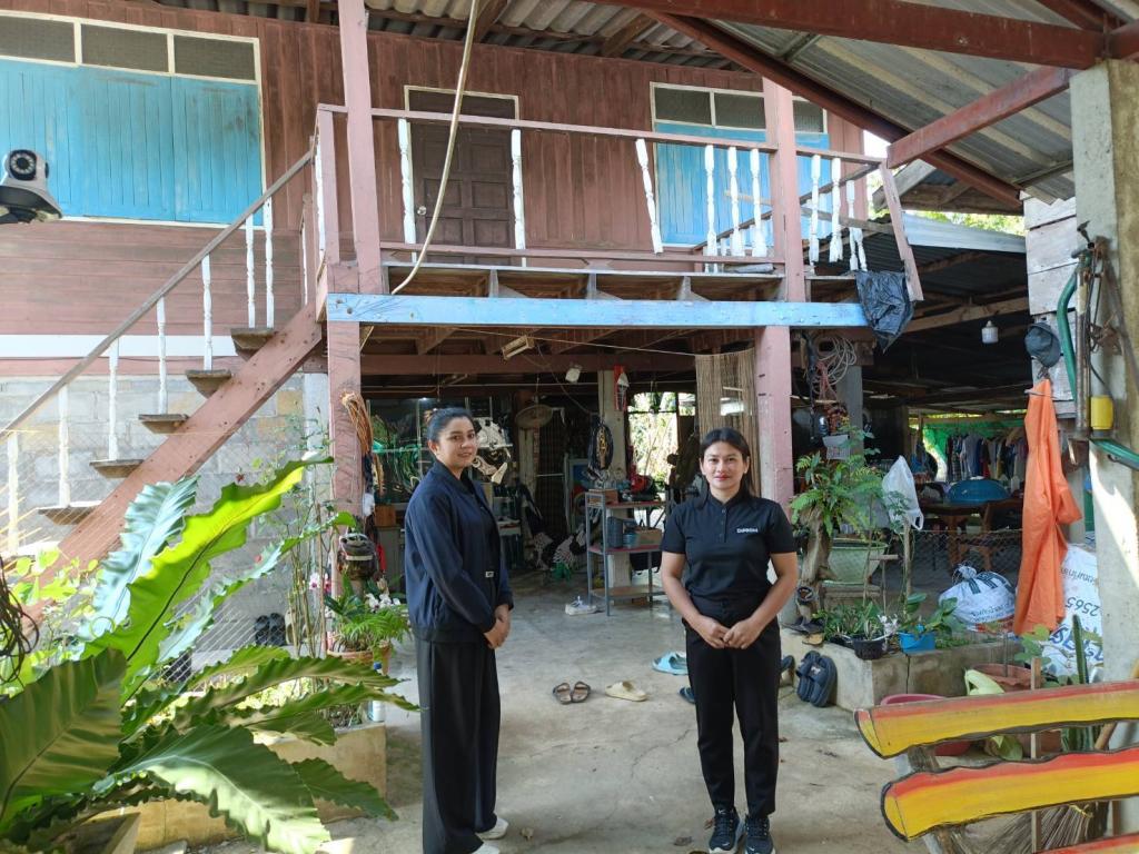 "พิจิตร พ้นจน"