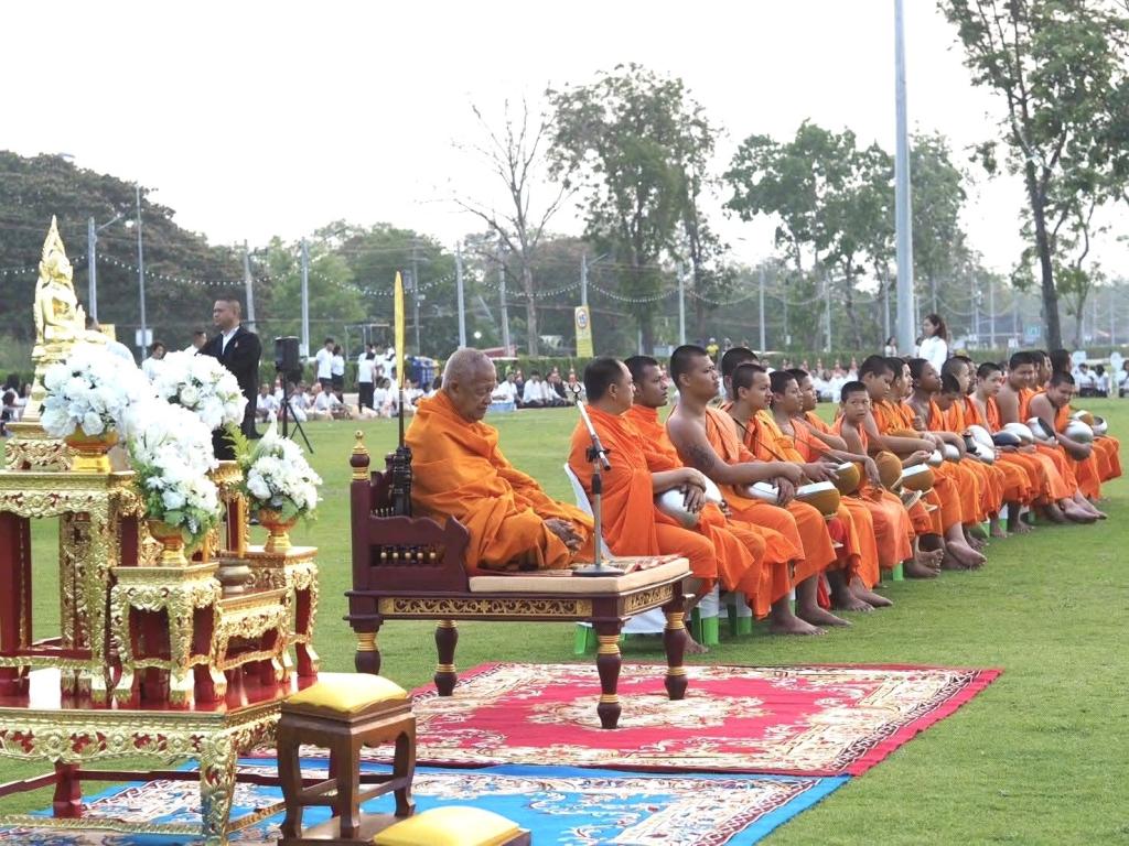 DIPROM CENTER 3 เข้าร่วมกิจกรรม “ปูเสื่อนั่งสาด ตักบาตรรับอรุณ เสริมบุญที่บึงสีไฟ” ประจำปี 2569