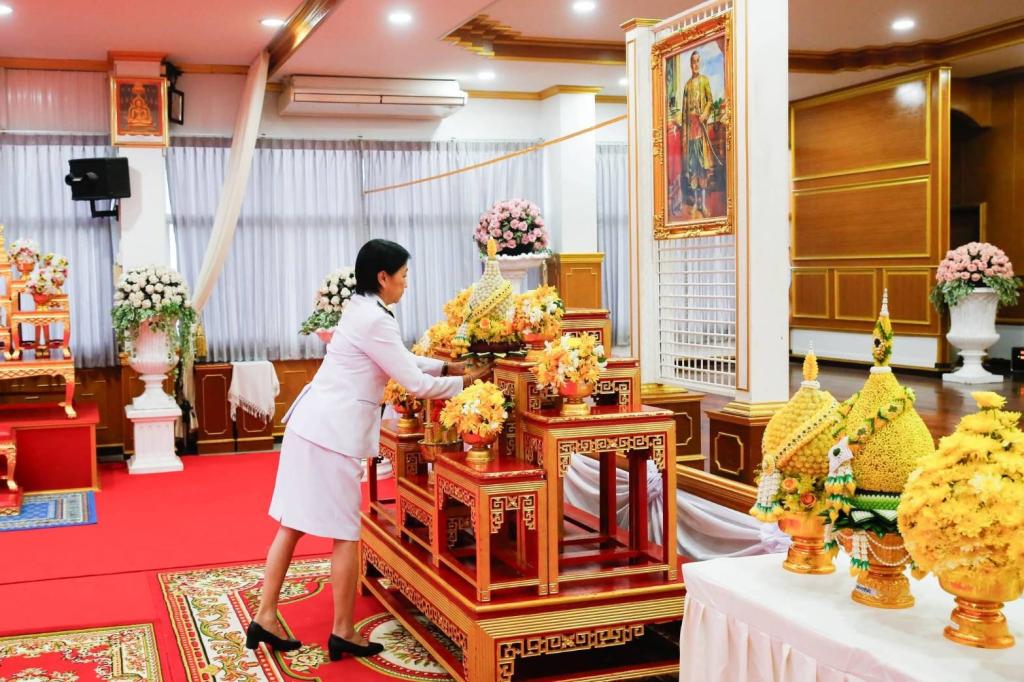 ร่วมงานรัฐพิธีเนื่องในวันที่ระลึกพระบาทสมเด็จพระพุทธยอดฟ้าจุฬาโลกมหาราช และวันมหาจักรีบรมราชวงศ์