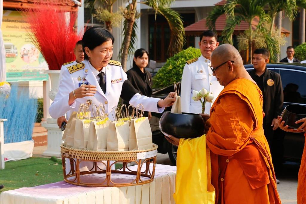 ร่วมงานรัฐพิธีเนื่องในวันที่ระลึกพระบาทสมเด็จพระพุทธยอดฟ้าจุฬาโลกมหาราช และวันมหาจักรีบรมราชวงศ์