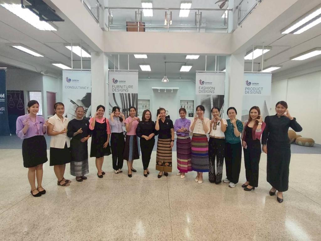 DIPROM CENTER3 รวมพลังสวมใส่ผ้าไทย เทิดพระเกียรติสมเด็จพระพันปีหลวง