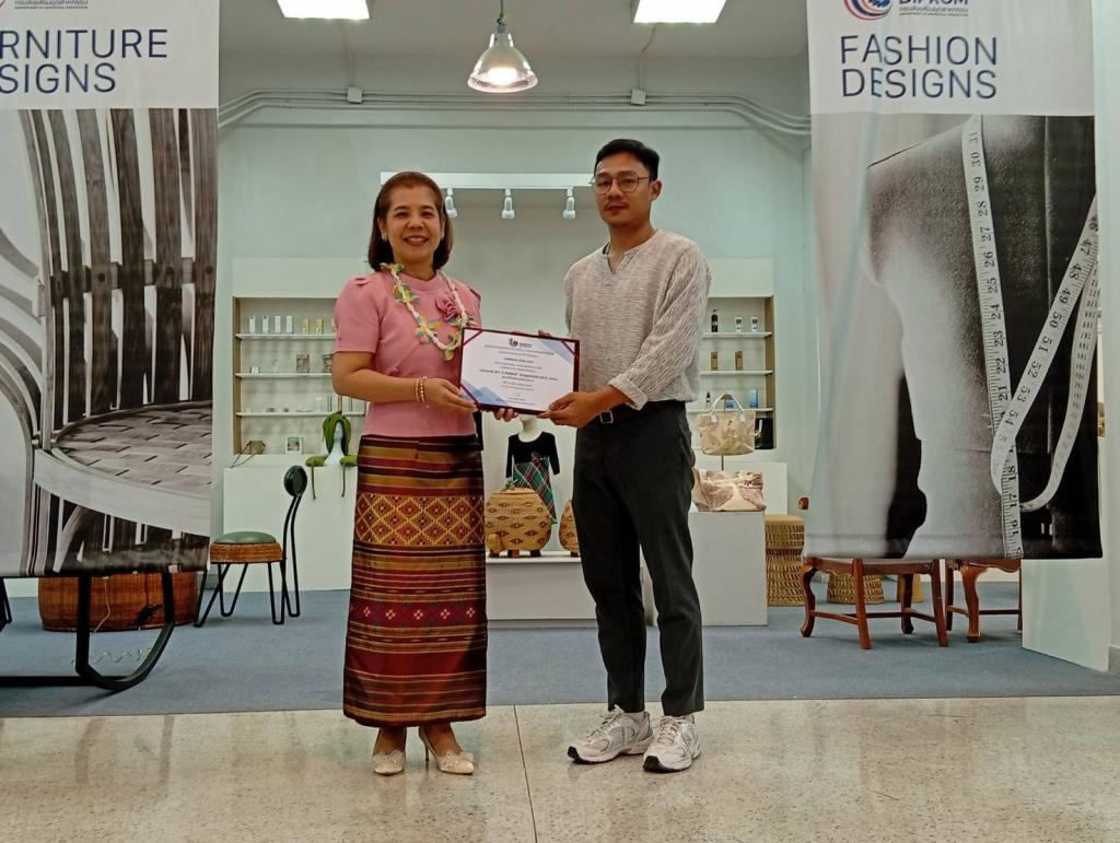 DIPROM Center 3 ชูโมเดล “แต่งกายดี มีวินัย” สร้างภาพลักษณ์ข้าราชการยุคใหม่ พร้อมหนุน  “ผ้าไทย” ชูองค์กรคุณธรรม