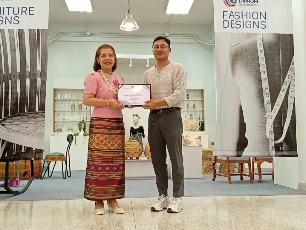 DIPROM Center 3 ชูโมเดล “แต่งกายดี มีวินัย” สร้างภาพลักษณ์ข้าราชการยุคใหม่ พร้อมหนุน  “ผ้าไทย” ชูองค์กรคุณธรรม