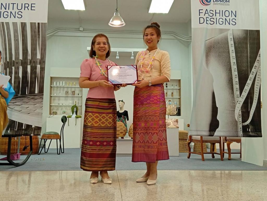 DIPROM Center 3 ชูโมเดล “แต่งกายดี มีวินัย” สร้างภาพลักษณ์ข้าราชการยุคใหม่ พร้อมหนุน  “ผ้าไทย” ชูองค์กรคุณธรรม