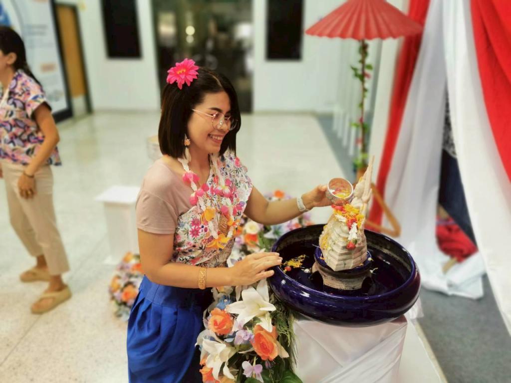 DIPROM CENTER 3 สืบสานประเพณีไทย พร้อมใจกันในวันสงกรานต์