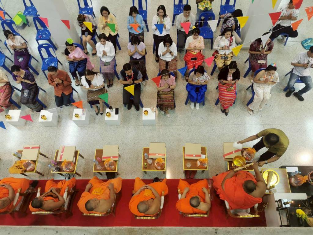 DIPROM CENTER 3 สืบสานประเพณีไทย พร้อมใจกันในวันสงกรานต์