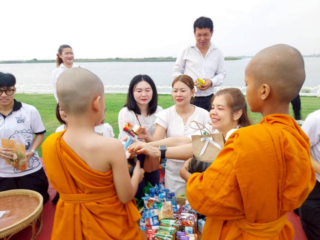 “ปูเสื่อ นั่งสาด ตักบาตรรับอรุณ เสริมบุญที่บึงสีไฟ” วันที่ 23 กุมภาพันธ์ 2569