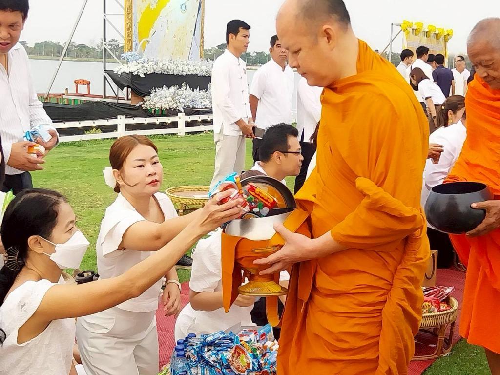 “ปูเสื่อ นั่งสาด ตักบาตรรับอรุณ เสริมบุญที่บึงสีไฟ” วันที่ 23 กุมภาพันธ์ 2569