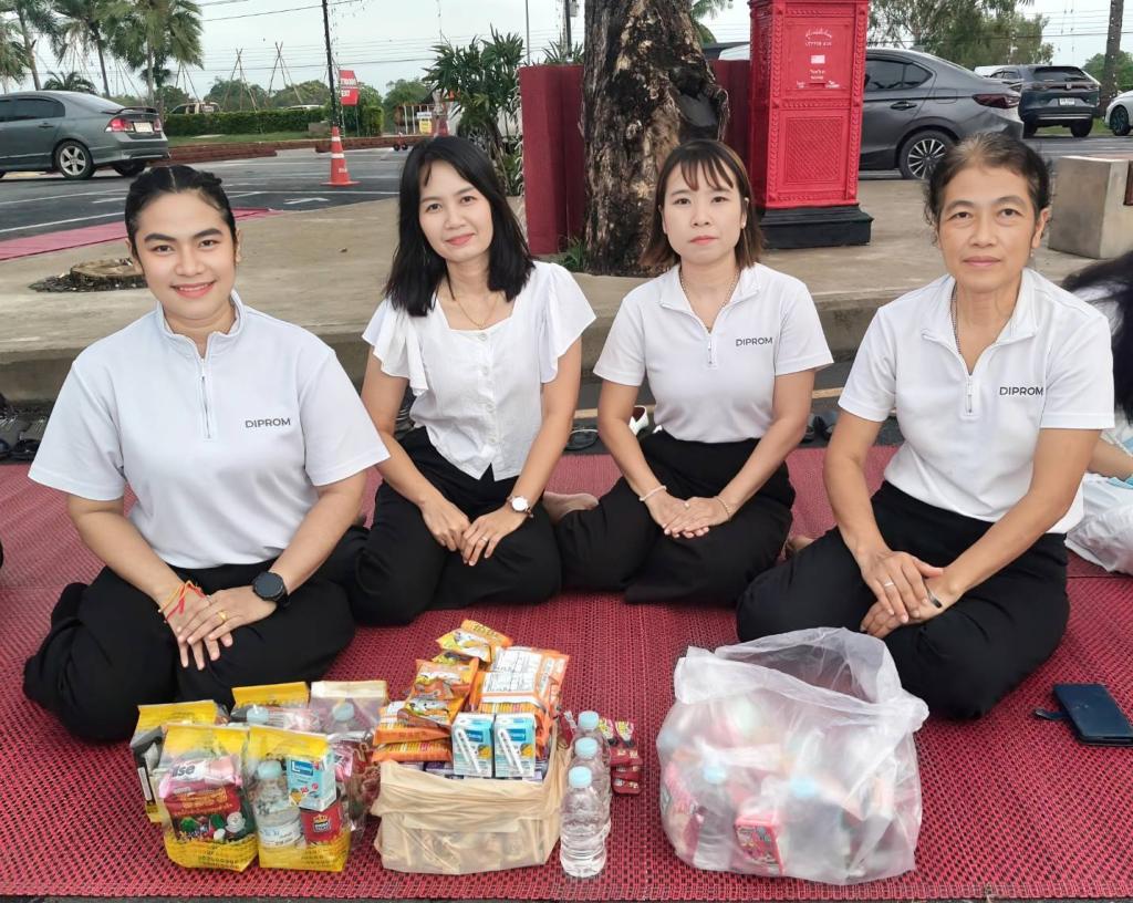 DIPROM CENTER 3 เข้าร่วมกิจกรรม “ปูเสื่อนั่งสาด ตักบาตรรับอรุณ เสริมบุญที่บึงสีไฟ” ประจำปี 2569
