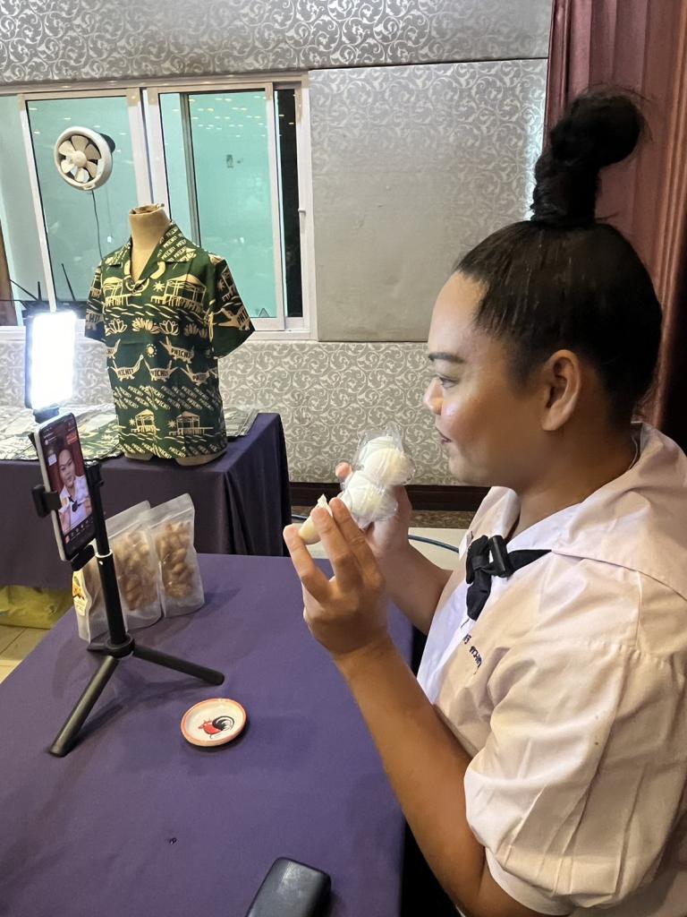 “ดีพร้อมเซ็นเตอร์ 3 ขับเคลื่อนนโยบาย DIPROM FLEXi ดีพร้อมปรับ ยกระดับ พร้อมรับการเปลี่ยนแปลง ปั้น Influencer ให้ดังสร้างยอดขายให้ปังด้วย Social Media x AI ”