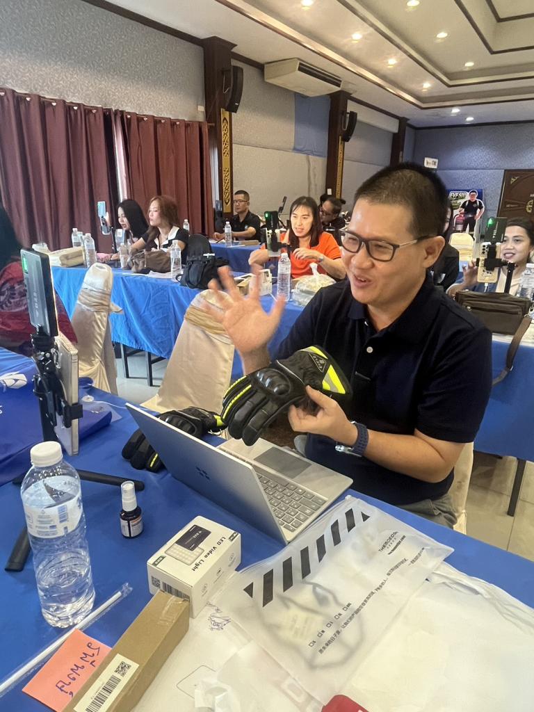 “ดีพร้อมเซ็นเตอร์ 3 ขับเคลื่อนนโยบาย DIPROM FLEXi ดีพร้อมปรับ ยกระดับ พร้อมรับการเปลี่ยนแปลง ปั้น Influencer ให้ดังสร้างยอดขายให้ปังด้วย Social Media x AI ”
