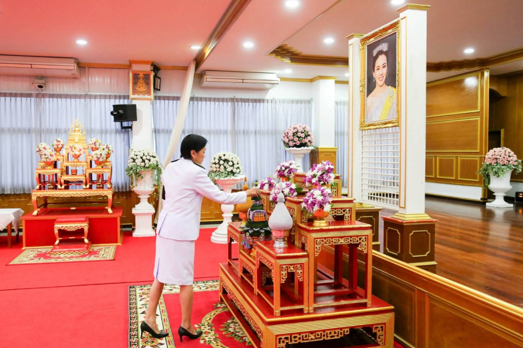 Diprom Center 3 เข้าร่วมพิธีเจริญพุทธมนต์ และทำบุญตักบาตร ถวายพระราชกุศล เนื่องในโอกาสพระราชพิธีมหามงคลเฉลิม พระชนมพรรษา 4 รอบ สมเด็จพระนางเจ้าฯ พระบรมราชินี 3 มิถุนายน 2569