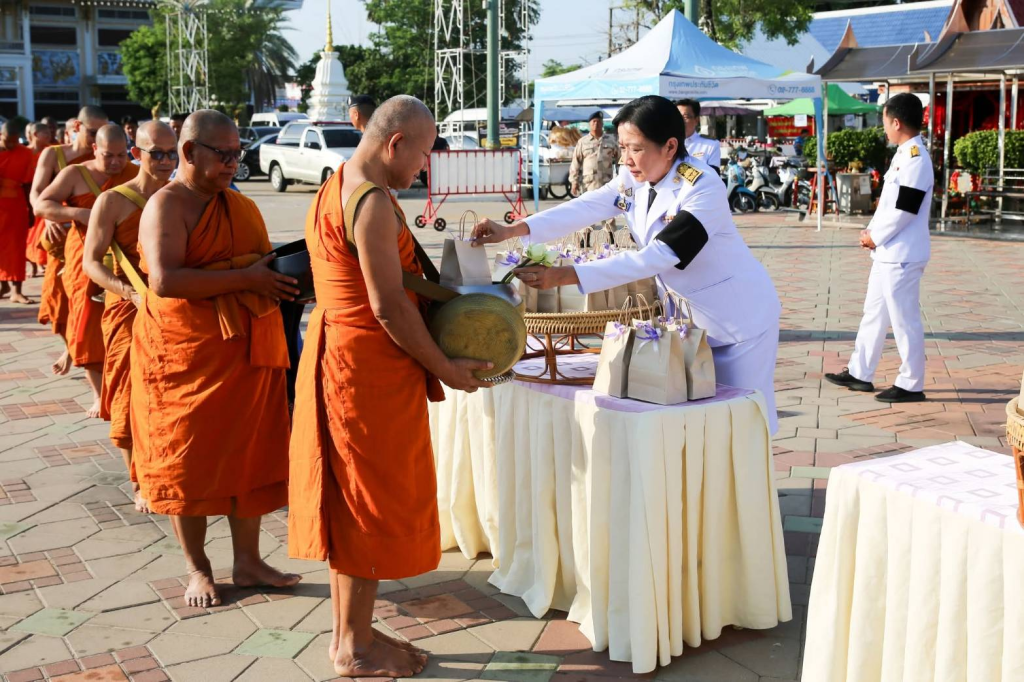 Diprom Center 3 เข้าร่วมพิธีเจริญพุทธมนต์ และทำบุญตักบาตร ถวายพระราชกุศล เนื่องในโอกาสพระราชพิธีมหามงคลเฉลิม พระชนมพรรษา 4 รอบ สมเด็จพระนางเจ้าฯ พระบรมราชินี 3 มิถุนายน 2569