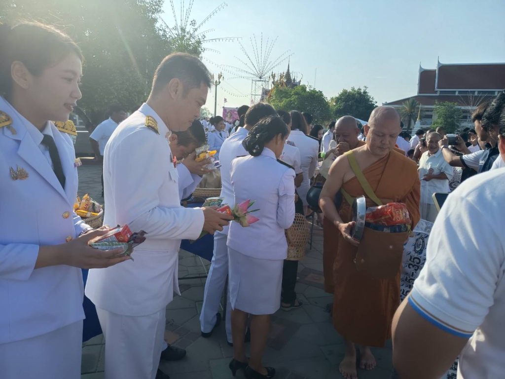 Diprom Center 3 เข้าร่วมพิธีเจริญพุทธมนต์ และทำบุญตักบาตร ถวายพระราชกุศล เนื่องในโอกาสพระราชพิธีมหามงคลเฉลิม พระชนมพรรษา 4 รอบ สมเด็จพระนางเจ้าฯ พระบรมราชินี 3 มิถุนายน 2569