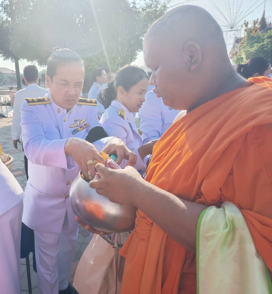 Diprom Center 3 เข้าร่วมพิธีเจริญพุทธมนต์ และทำบุญตักบาตร ถวายพระราชกุศล เนื่องในโอกาสพระราชพิธีมหามงคลเฉลิม พระชนมพรรษา 4 รอบ สมเด็จพระนางเจ้าฯ พระบรมราชินี 3 มิถุนายน 2569