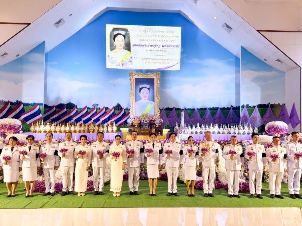 DIPROM CENTER 3 ร่วมพิธีถวายเครื่องราชสักการะ และจุดเทียนถวายพระพรชัยมงคล เนื่องในโอกาสพระราชพิธีมหามงคลเฉลิมพระชนมพรรษา 4 รอบ สมเด็จพระนางเจ้าฯ พระบรมราชินี 3 มิถุนายน 2569