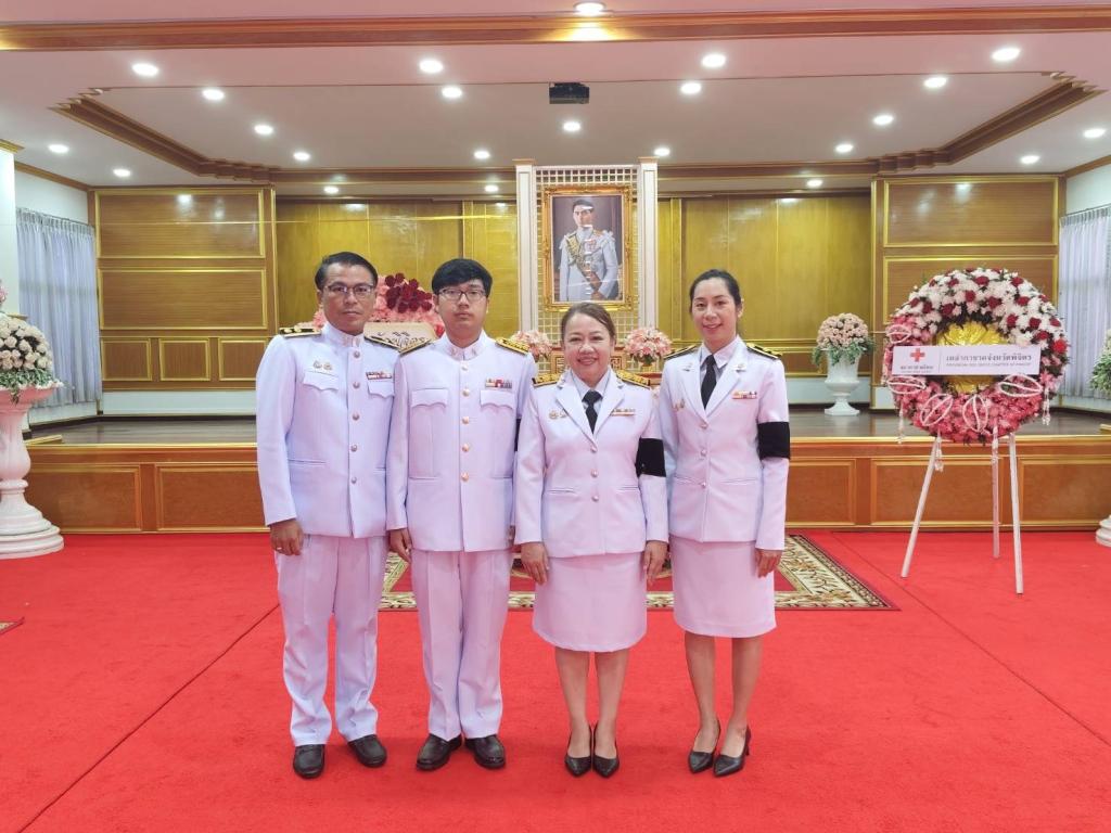 DIPROM CENTER 3 ร่วมพิธีสวดพระพุทธมนต์ พิธีวางพวงมาลาถวายราชสดุดี และพิธีทำบุญตักบาตรถวายพระราชกุศล เนื่องในวันที่ระลึกวันคล้ายวันสวรรคต "พระบาทสมเด็จพระปรเมนทรมหาอานันทมหิดล พระอัฐมรามาธิบดินทร"
