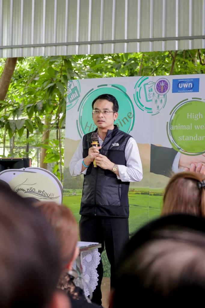 ดีพร้อมเซ็นเตอร์ 3 เดินหน้าขับเคลื่อน SME ยกระดับ “เปี่ยมสุขฟาร์ม” แปรรูปผลิตภัณฑ์ “จิ้งหรีด” สู่เกษตรมูลค่าสูง หนุนเศรษฐกิจพื้นที่โต