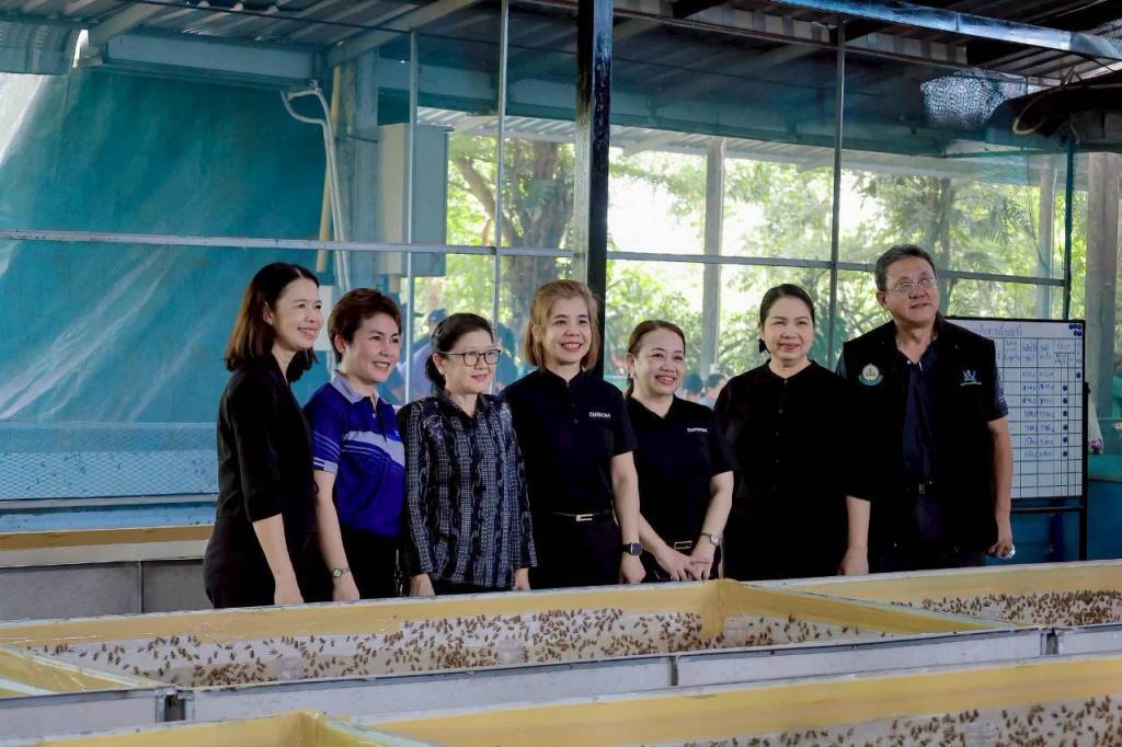ดีพร้อมเซ็นเตอร์ 3 เดินหน้าขับเคลื่อน SME ยกระดับ “เปี่ยมสุขฟาร์ม” แปรรูปผลิตภัณฑ์ “จิ้งหรีด” สู่เกษตรมูลค่าสูง หนุนเศรษฐกิจพื้นที่โต
