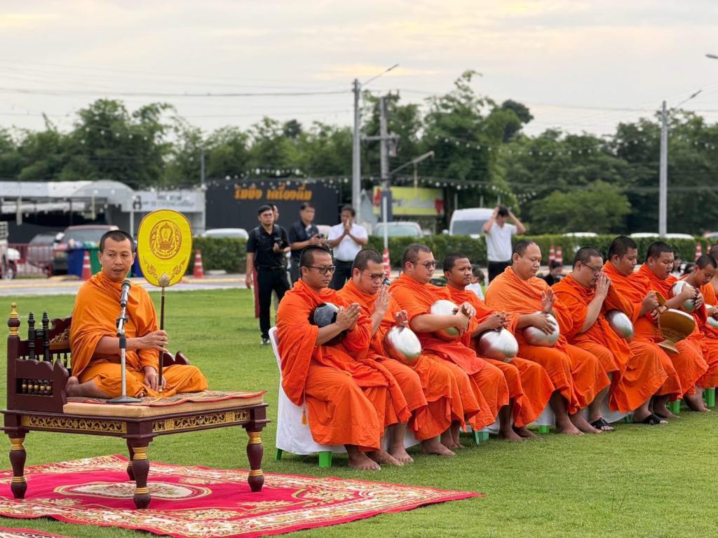 DIPROM CENTER 3 เข้าร่วมกิจกรรม “ปูเสื่อนั่งสาด ตักบาตรรับอรุณ เสริมบุญที่บึงสีไฟ” ประจำปี 2569
