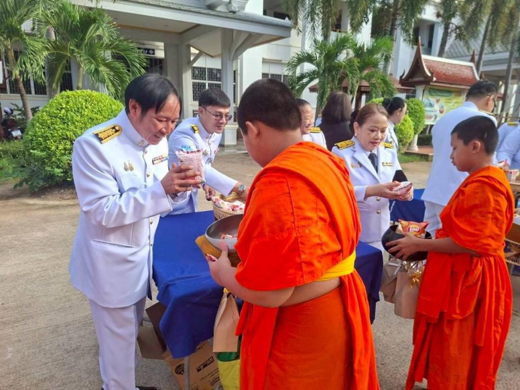 DIPROM CENTER 3 ร่วมพิธีเจริญพระพุทธมนต์และทำบุญตักบาตรถวายเป็นพระกุศล เนื่องในโอกาสฉลองพระชนมายุ 99 พรรษา สมเด็จพระอริยวงศาคตญาณ สมเด็จพระสังฆราช สกลมหาสังฆปริณายก .