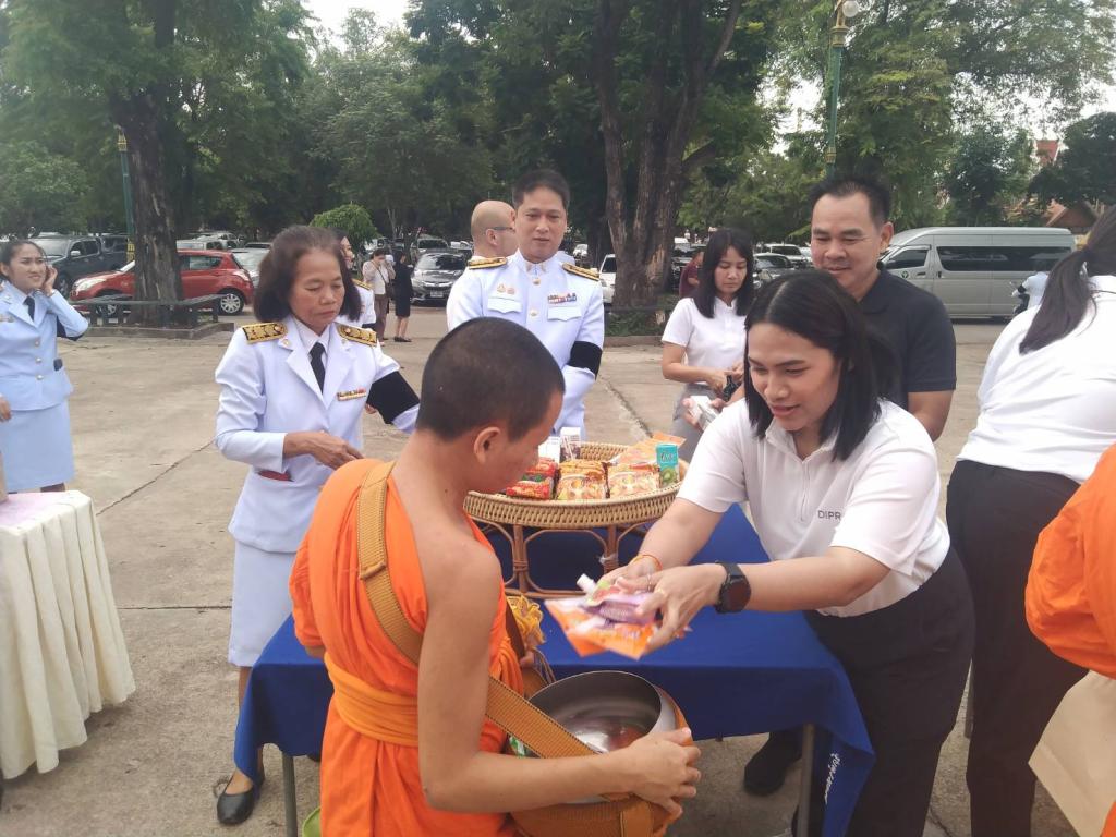 DIPROM CENTER 3 เข้าร่วมพิธีเจริญพระพุทธมนต์ พิธีถวายพระพรชัยมงคล และพิธีทำบุญตักบาตรถวายเป็นพระราชกุศล เนื่องในโอกาสวันคล้ายวันประสูติพระเจ้าวรวงศ์เธอพระองค์เจ้าโสมสวลี กรมหมื่นสุทธนารีนาถ