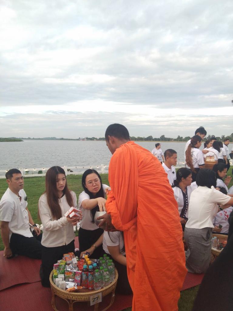 DIPROM CENTER 3 เข้าร่วมกิจกรรม “ปูเสื่อ นั่งสาด ตักบาตรรับอรุณ เสริมบุญที่บึงสีไฟ” เฉลิมพระเกียรติพระบาทสมเด็จพระเจ้าอยู่หัว ประจำเดือนกรกฎาคม 2569