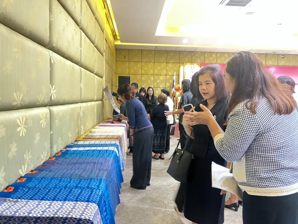 DIPROM CENTER 3 เข้าร่วมการพิจารณากลั่นกรองการประกวดผ้าลายพระราชทาน “ผ้าลายขอสมเด็จฯ-เจ้าฟ้าฯ” และ “ลายบุปผาบรมราชินีนาถ” และงานหัตถกรรมระดับจังหวัด ประจำปี ๒๕๖๙