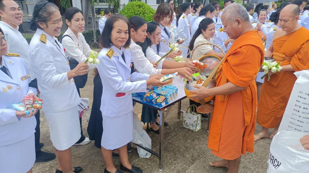 DIPROM CENTER ๓  เข้าร่วมพิธีสวดพระพุทธมนต์และทำบุญตักบาตร ถวายเป็นพระราชกุศลฯ