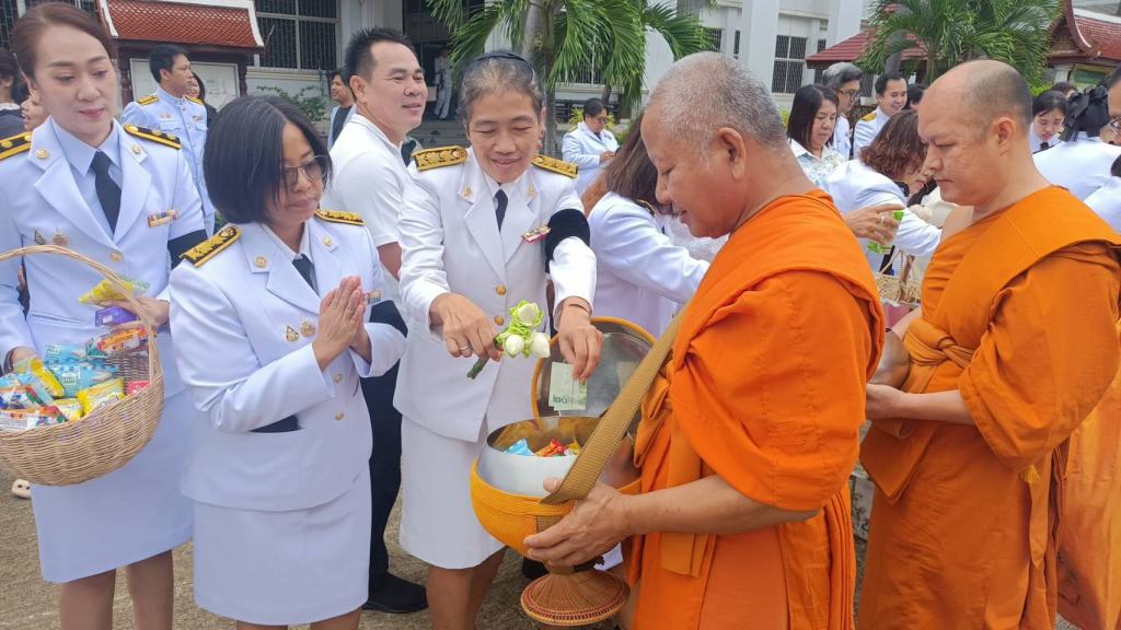 DIPROM CENTER ๓  เข้าร่วมพิธีสวดพระพุทธมนต์และทำบุญตักบาตร ถวายเป็นพระราชกุศลฯ