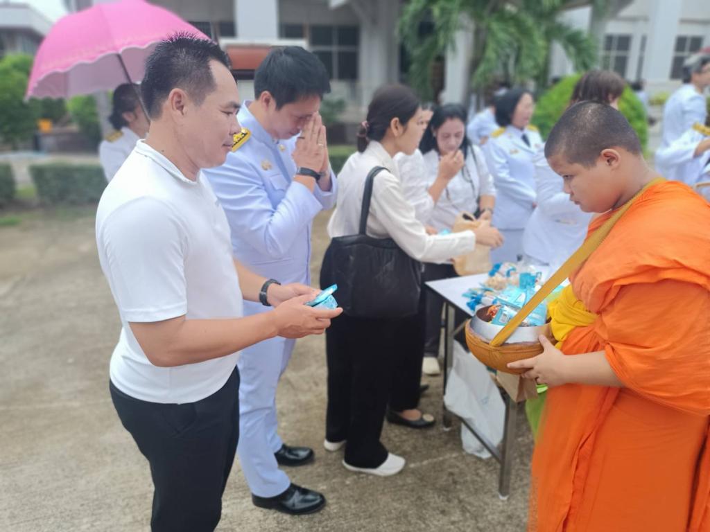 DIPROM CENTER ๓  เข้าร่วมพิธีสวดพระพุทธมนต์และทำบุญตักบาตร ถวายเป็นพระราชกุศลฯ