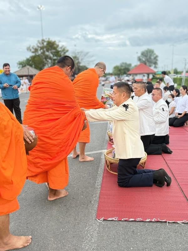 DIPROM CENTER 3 เข้าร่วมกิจกรรม “ปูเสื่อนั่งสาด ตักบาตรรับอรุณ เสริมบุญที่บึงสีไฟ” ประจำปี 2569
