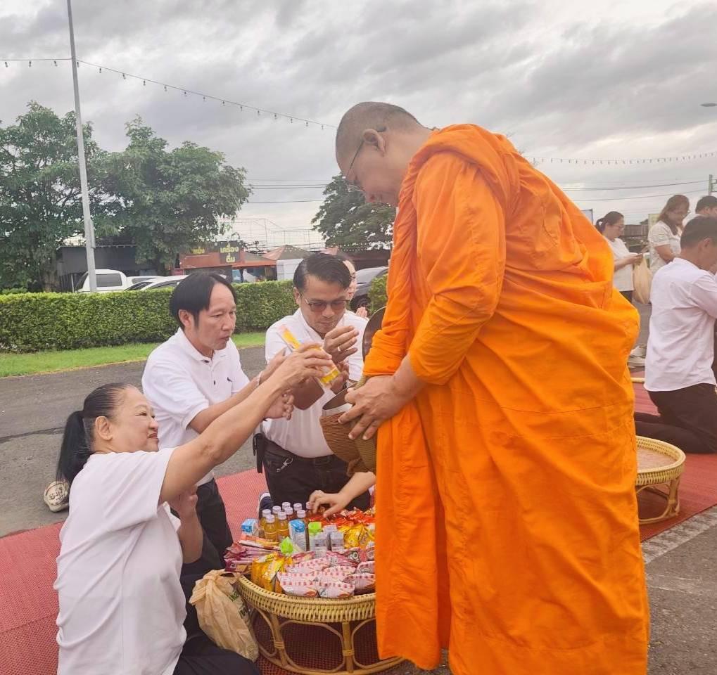 DIPROM CENTER 3 เข้าร่วมกิจกรรม “ปูเสื่อนั่งสาด ตักบาตรรับอรุณ เสริมบุญที่บึงสีไฟ” ประจำปี 2569