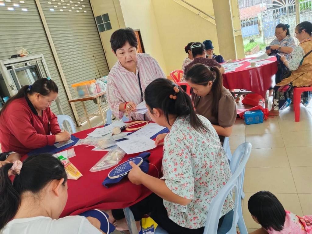 ดีพร้อม 3 เดินหน้าสร้างโอกาสให้คนพื้นที่สูงจังหวัดกำแพงเพชร “ลดรายจ่าย เพิ่มรายได้” เสริมทักษะแปรรูปเศษผ้า สร้างผลิตภัณฑ์ชุมชนเพิ่มมูลค่า