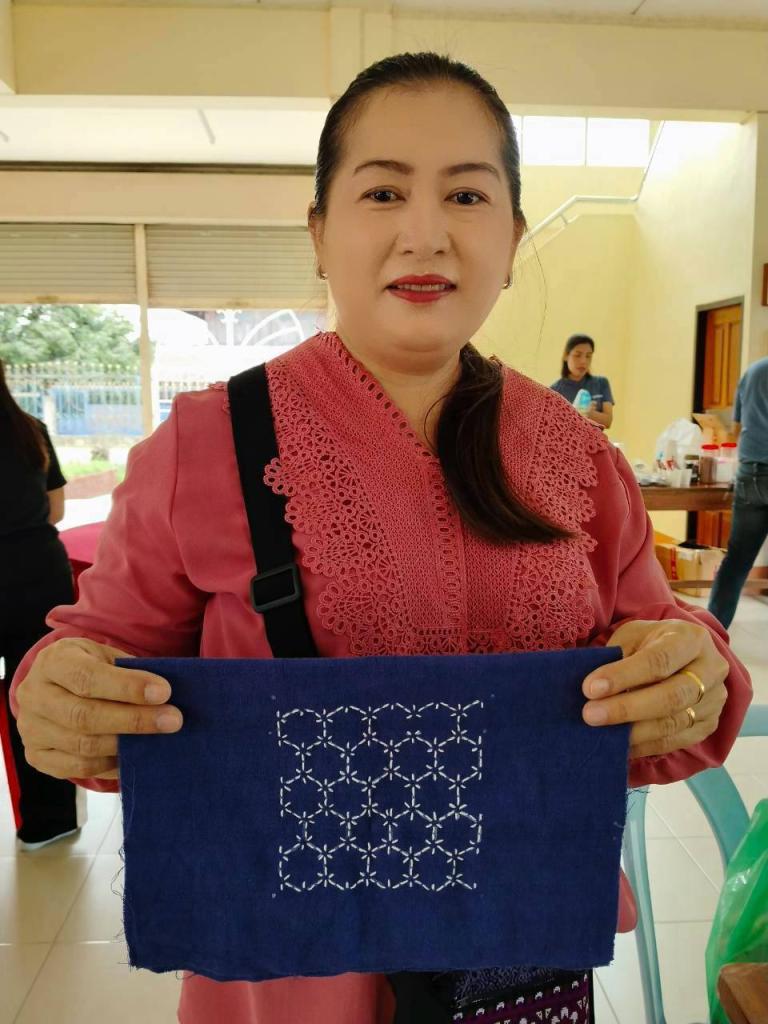ดีพร้อม 3 เดินหน้าสร้างโอกาสให้คนพื้นที่สูงจังหวัดกำแพงเพชร “ลดรายจ่าย เพิ่มรายได้” เสริมทักษะแปรรูปเศษผ้า สร้างผลิตภัณฑ์ชุมชนเพิ่มมูลค่า