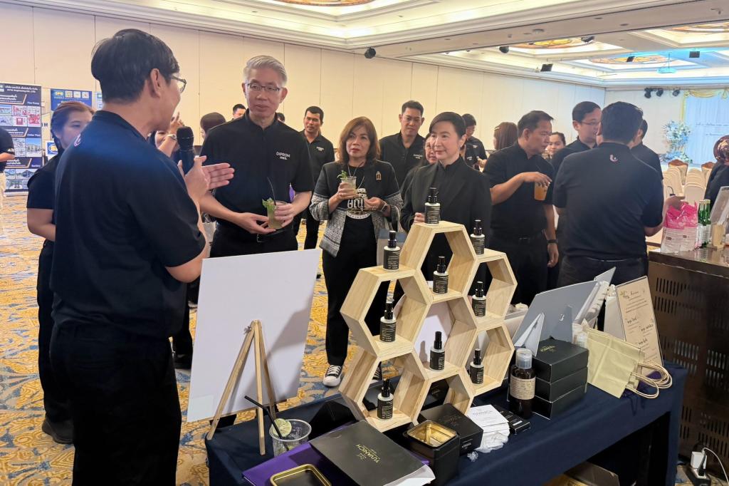 DIPROM CENTER 3 ร่วมส่งมอบความสำเร็จ “ดีพร้อม คพอ. ภาคเหนือ” ปิดหลักสูตร 3 รุ่น เสริมความเข้มแข็งเครือข่ายผู้ประกอบการอย่างยั่งยืน