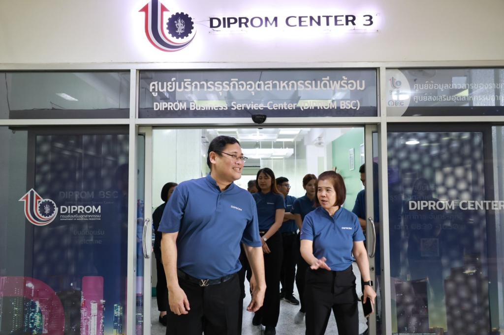 “รองอธิบดีพลาวุธ” ลงพื้นที่ตรวจเยี่ยม DC3 มอบนโยบายขับเคลื่อนงานเชิงพื้นที่ ปลุกพลังใจบุคลากรดีพร้อม พร้อมทำงานเชิงรุก สร้าง Brand Identity -พัฒนาความรู้–เชี่ยวชาญงาน–ตอบโจทย์ ผปก. ให้เป็นที่ประจักษ์